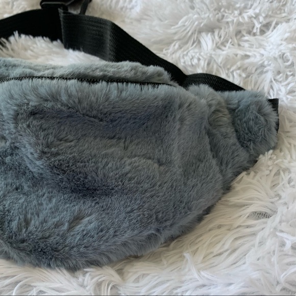 NWT Blue Plush Waist Bag Fluffy Fanny Pack Crossbody Travel Pouch - Picture 8 of 11